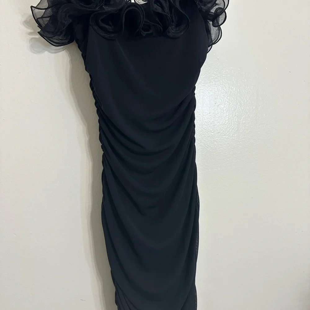 Elegant Black Strapless Dress - Picture 2 of 6